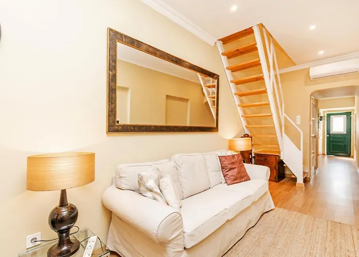 Belem Skinny House